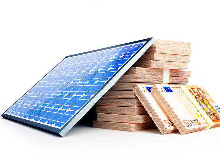 Ahorro económico de luz con placas solares